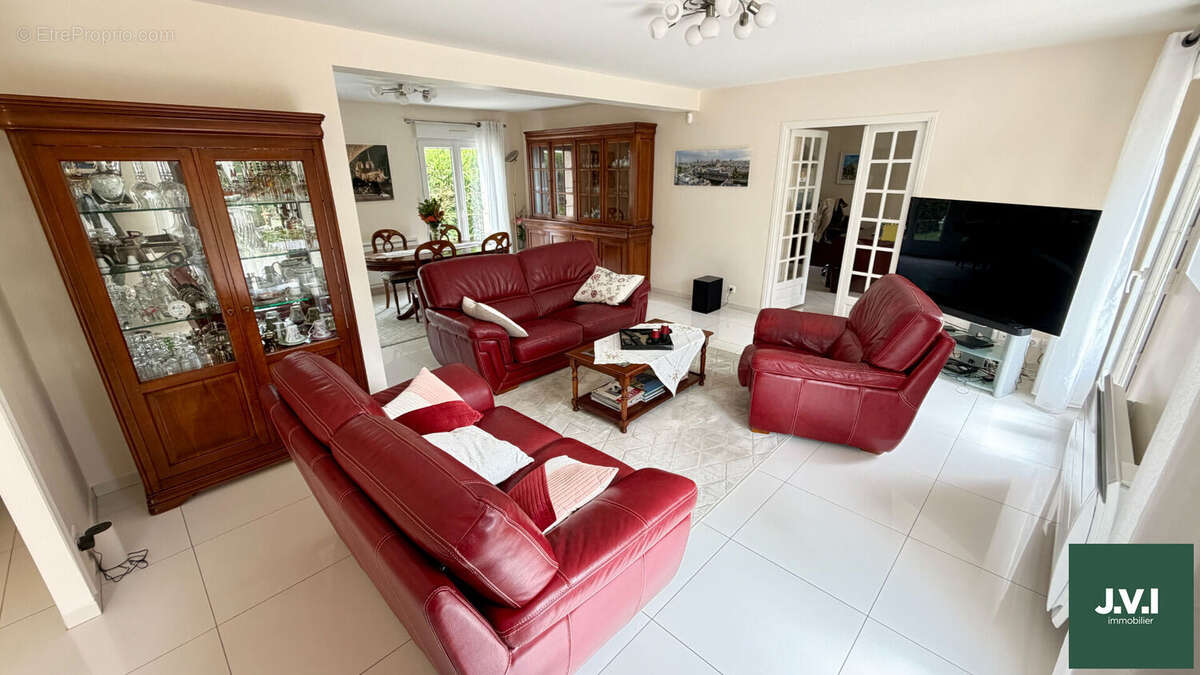 A VENDRE GROSLAY Maison 8 pièces 212 m² - photo 3