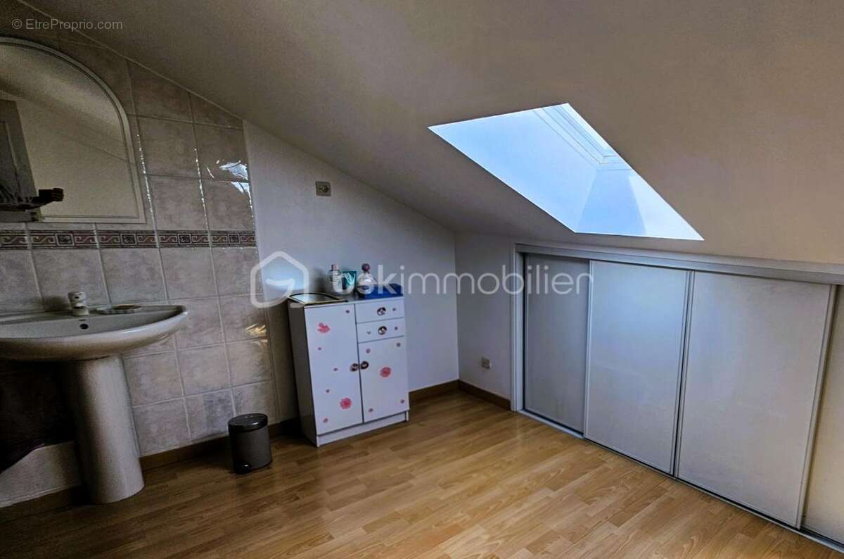Une maison aux volumes généreux et au potentiel rare à vert-le-grand - photo 16