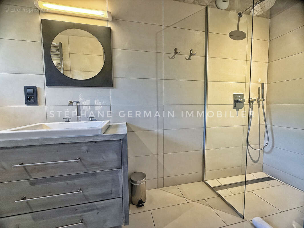 Maison à DEMI-QUARTIER