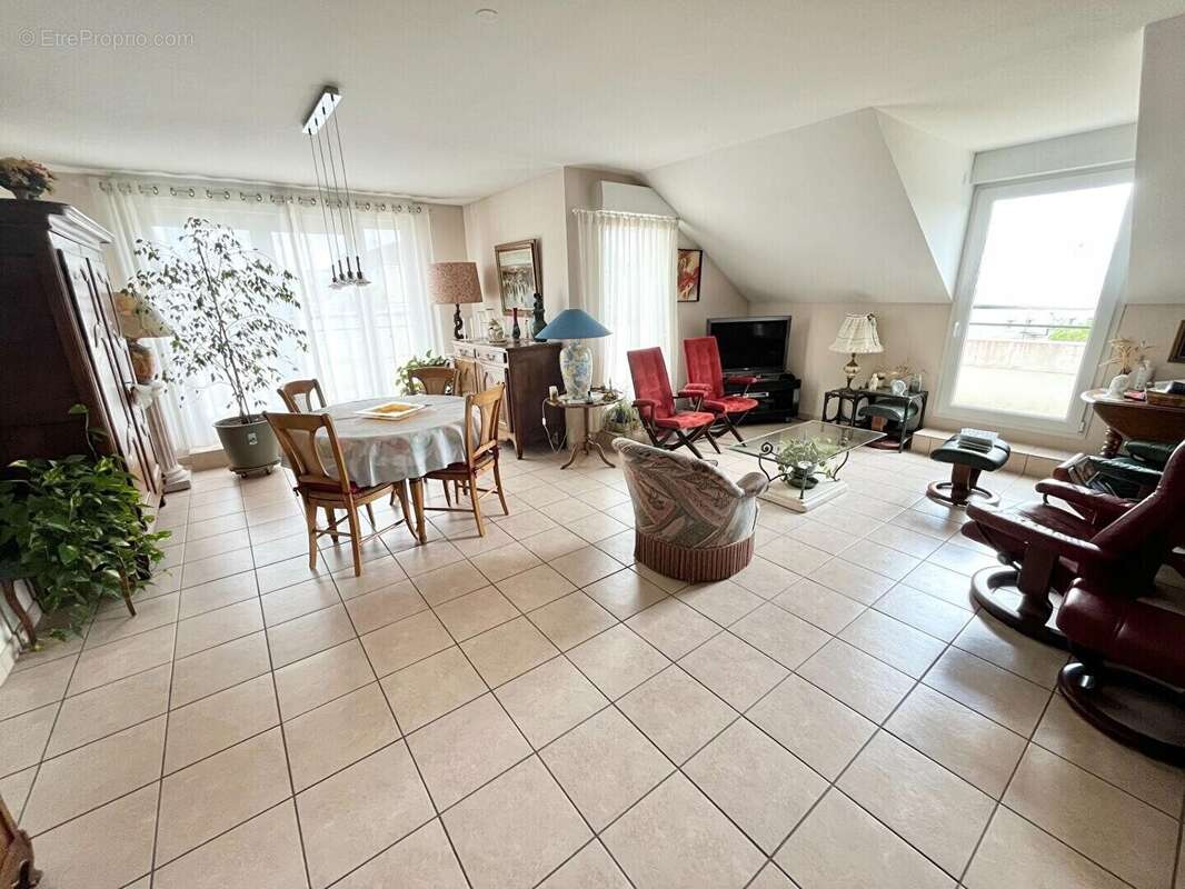 Appartement à SAINT-CYR-SUR-LOIRE