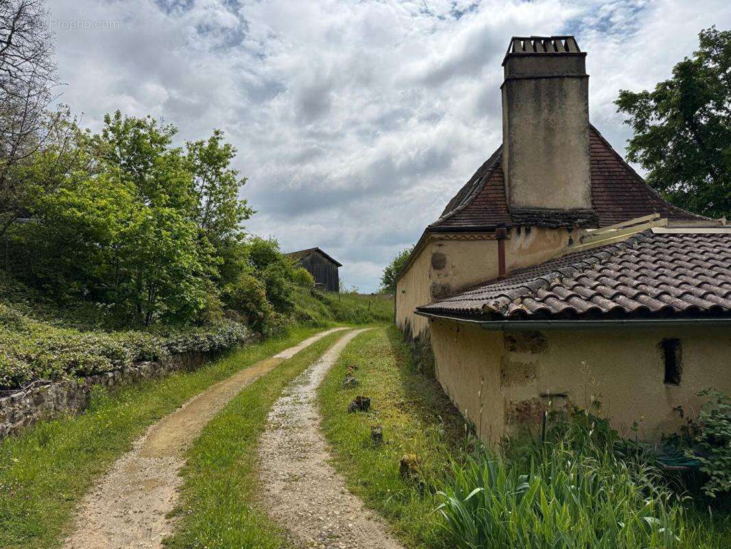 Longère et grange en pierre, 5 pièces, 3 chambres, puits, 6,5 ha jolie vue - photo 16