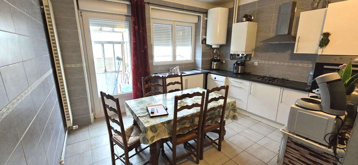 Appartement Gray 4 pièce(s) 138.59 m2 - photo 2