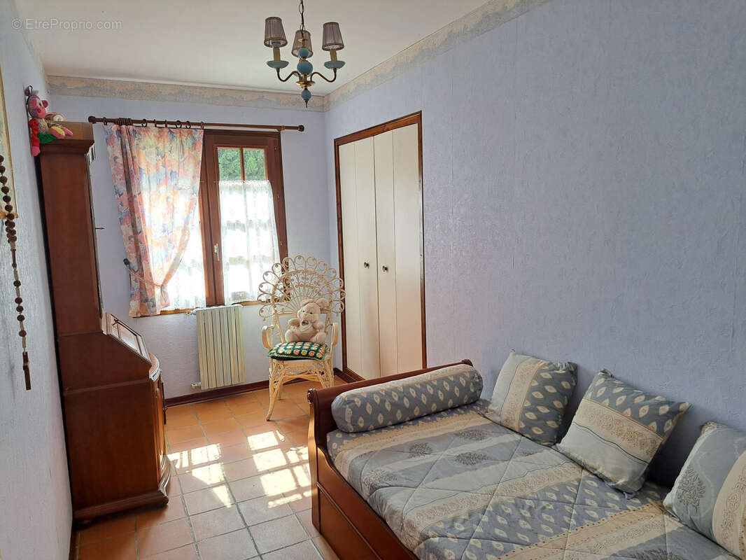 Grande maison sur un terrain de 15 780m2 avec une piscine et un garage de 52m2 - photo 19