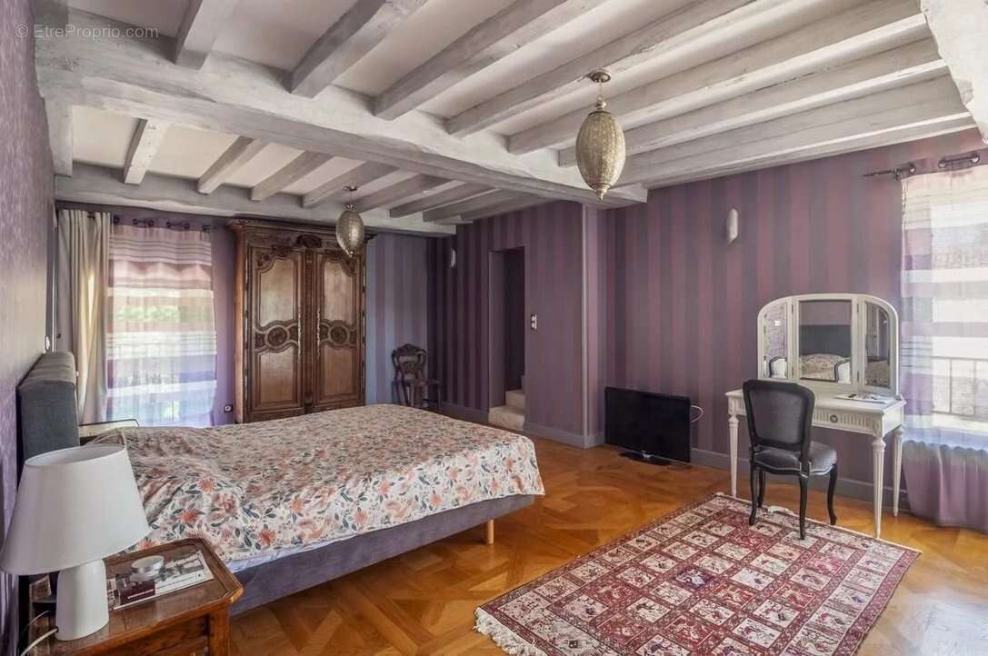 Château Médiéval de Prestige Rénové avec Élégance – Un Bijou Historique au Cœur de la Nature - photo 7