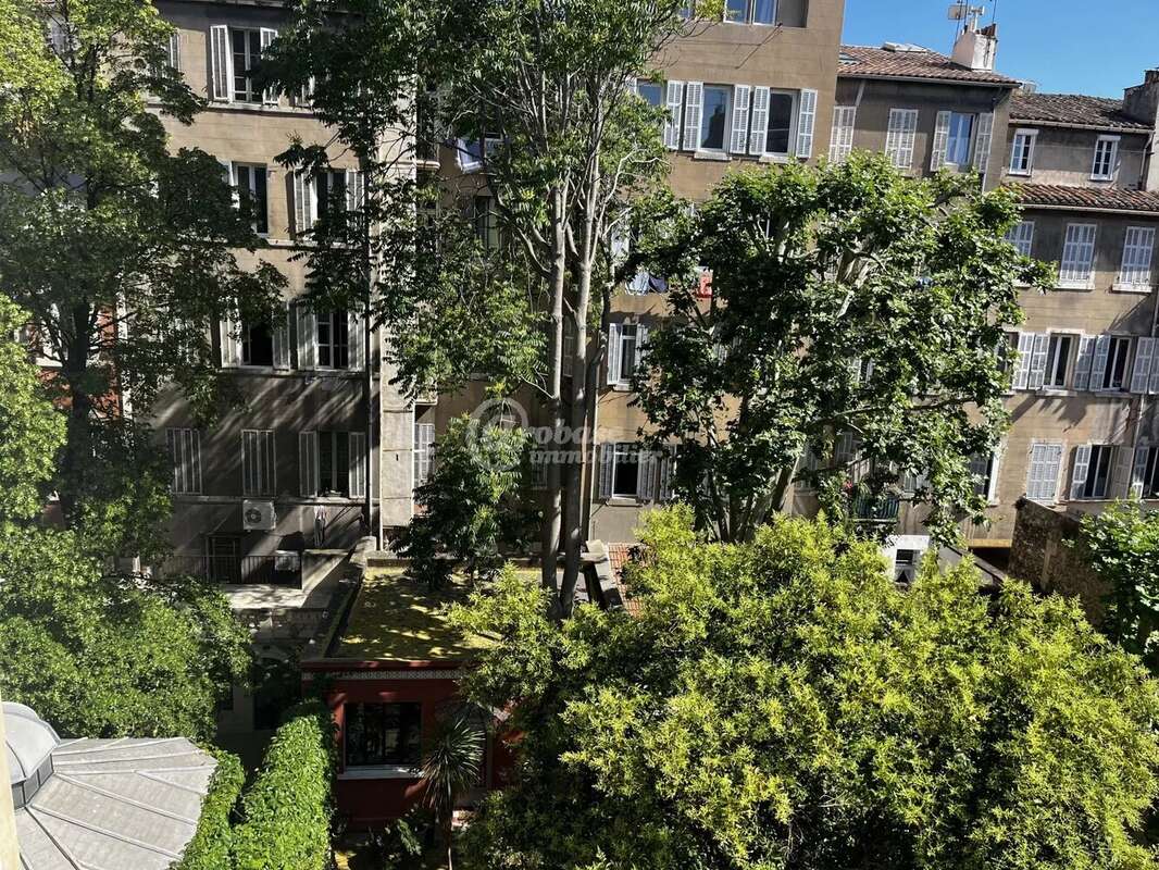 Appartement à MARSEILLE-1E