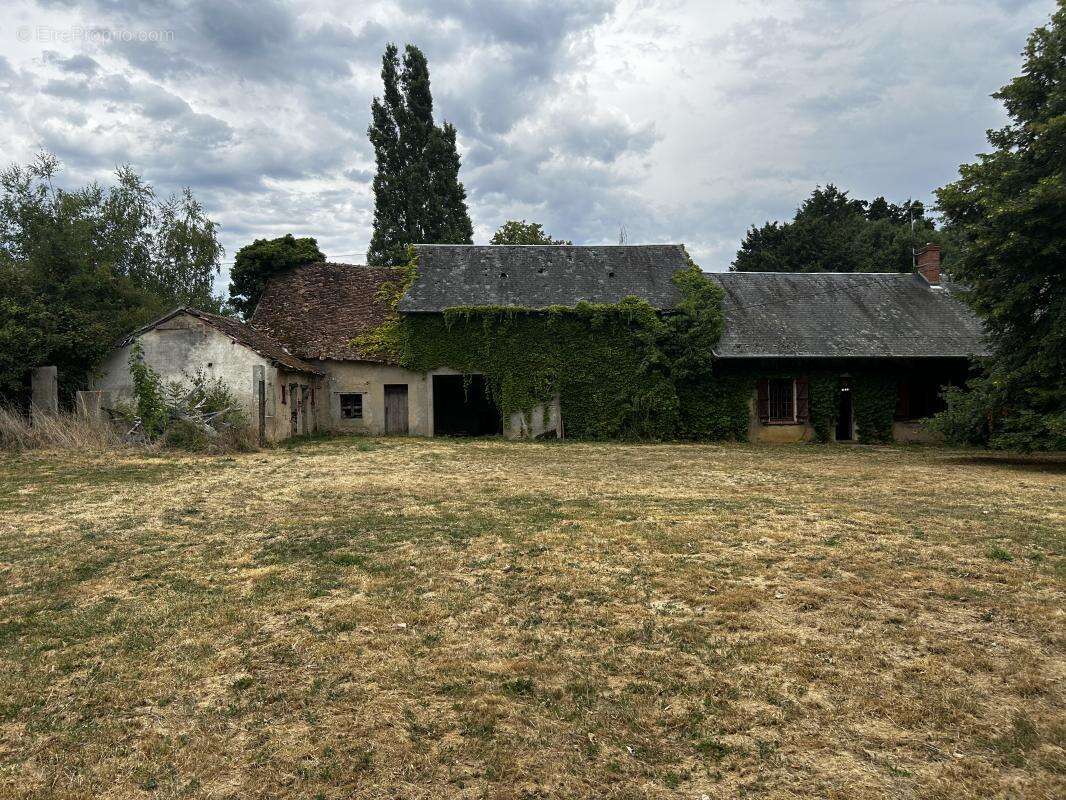 Maison à SAINT-PARIZE-LE-CHATEL