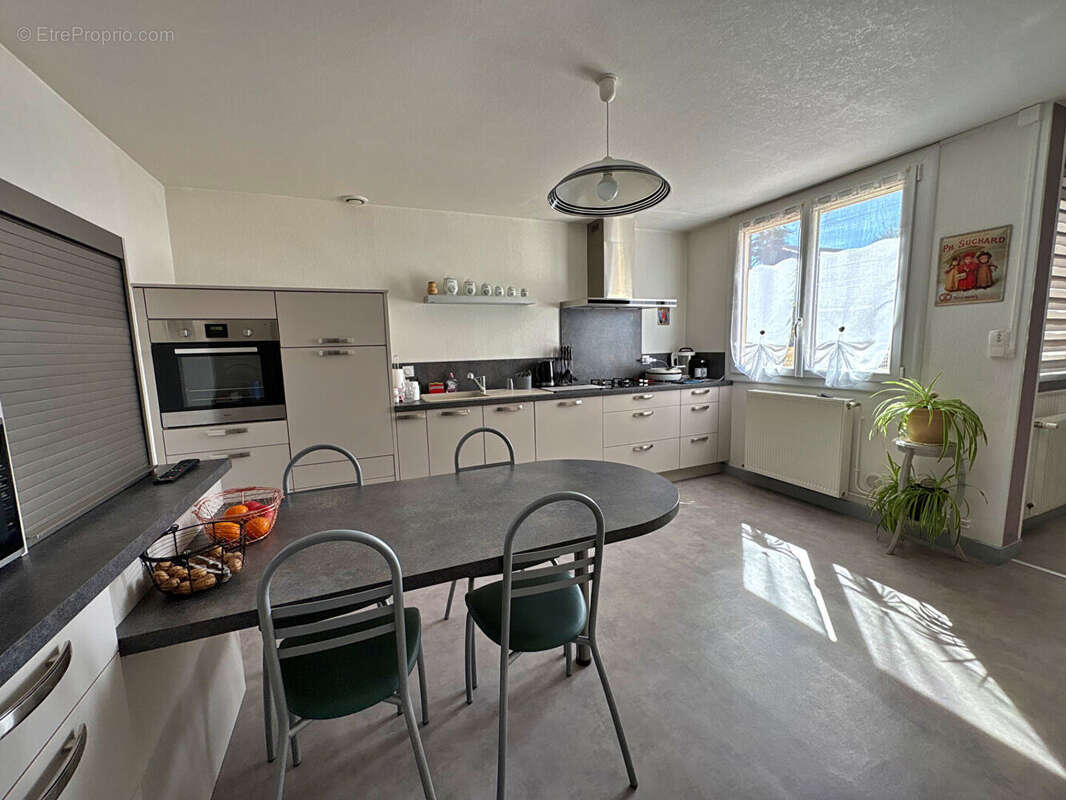 Appartement à SAINT-LEGER-SUR-ROANNE