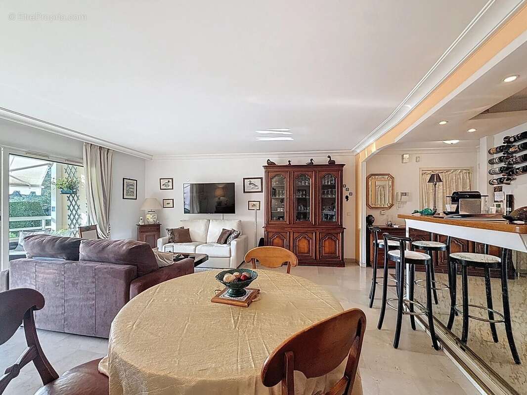 Appartement à LE CANNET