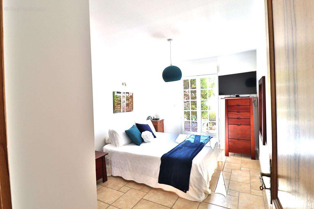 Villa t5 4 faces de 134m² + piscine + dependance sur un terrain de 1799m² - photo 8