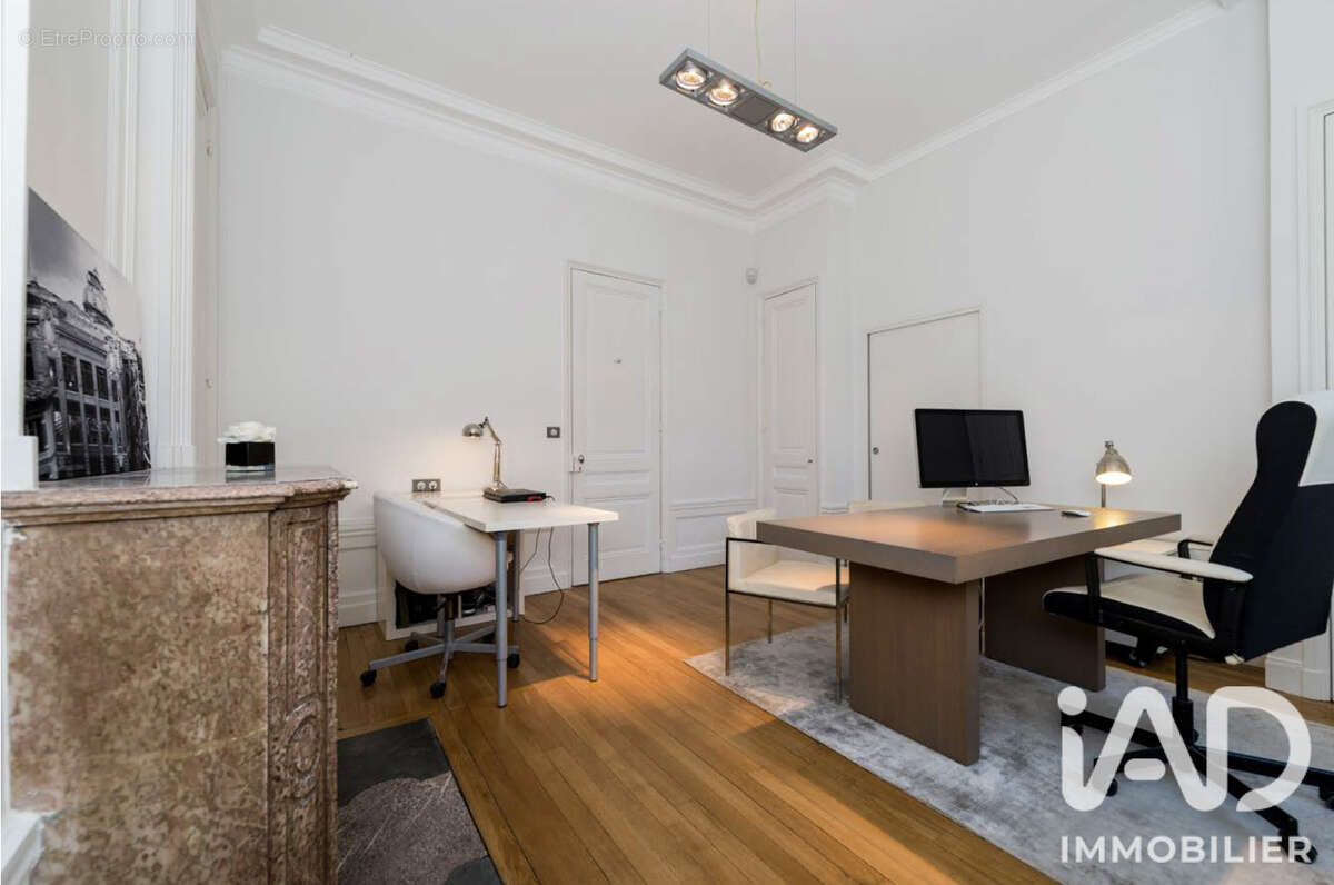 Commerce 615 m² à Lyon-8e  - photo 8