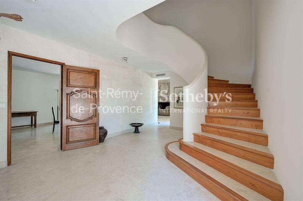 Une maison d'architecte en pierre face aux Alpilles - photo 8