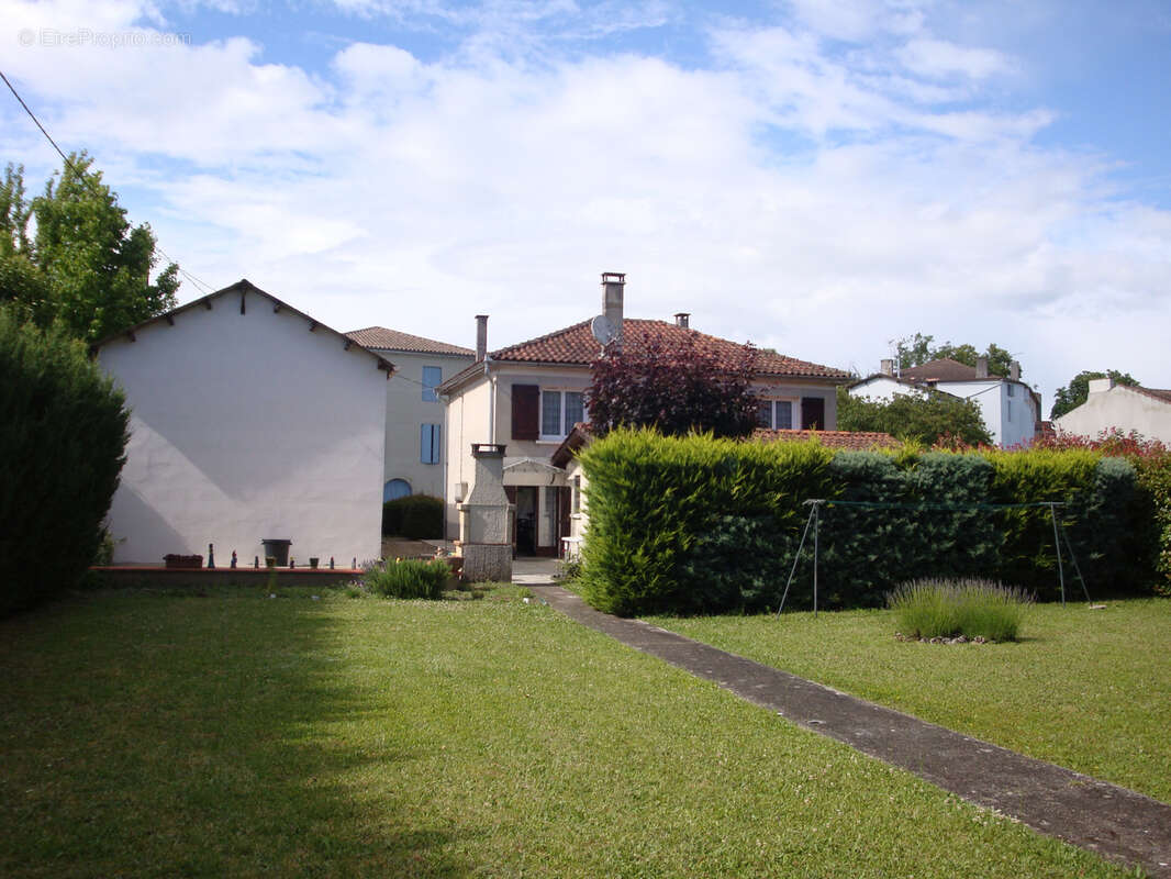 Maison à LE MAS-D'AGENAIS