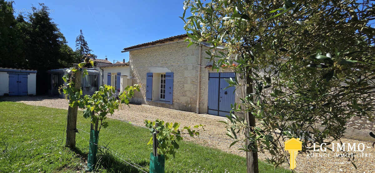 Maison à CHENAC-SAINT-SEURIN-D'UZET