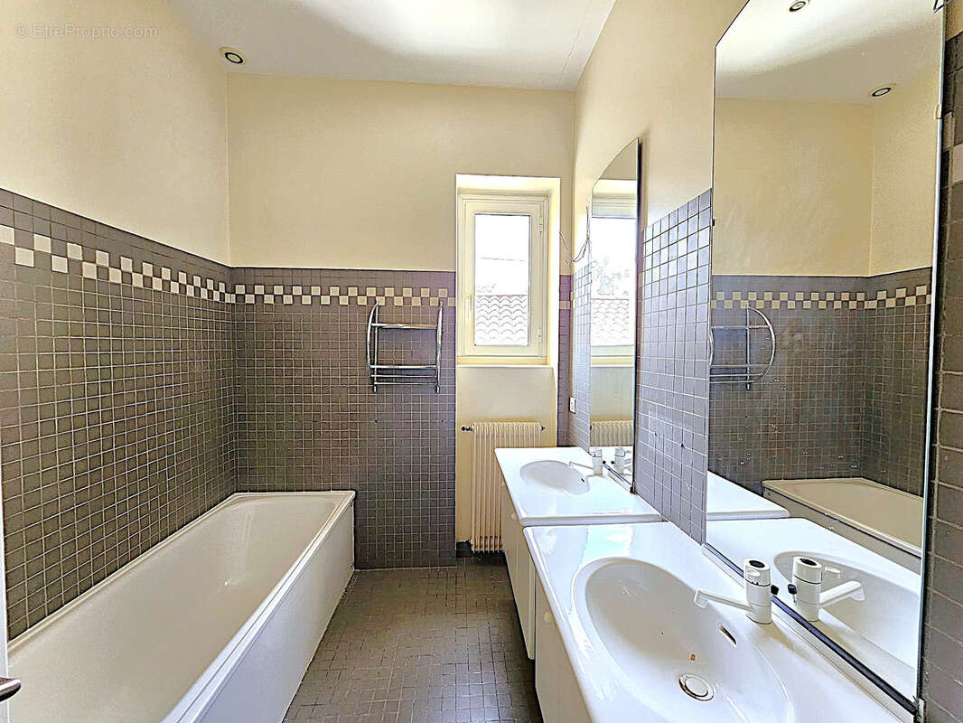 Demeure de caractère au cœur de la ville   450m2 -10 chambres- piscine sur parc de 8000m2 Coliving-Coworking- - photo 42