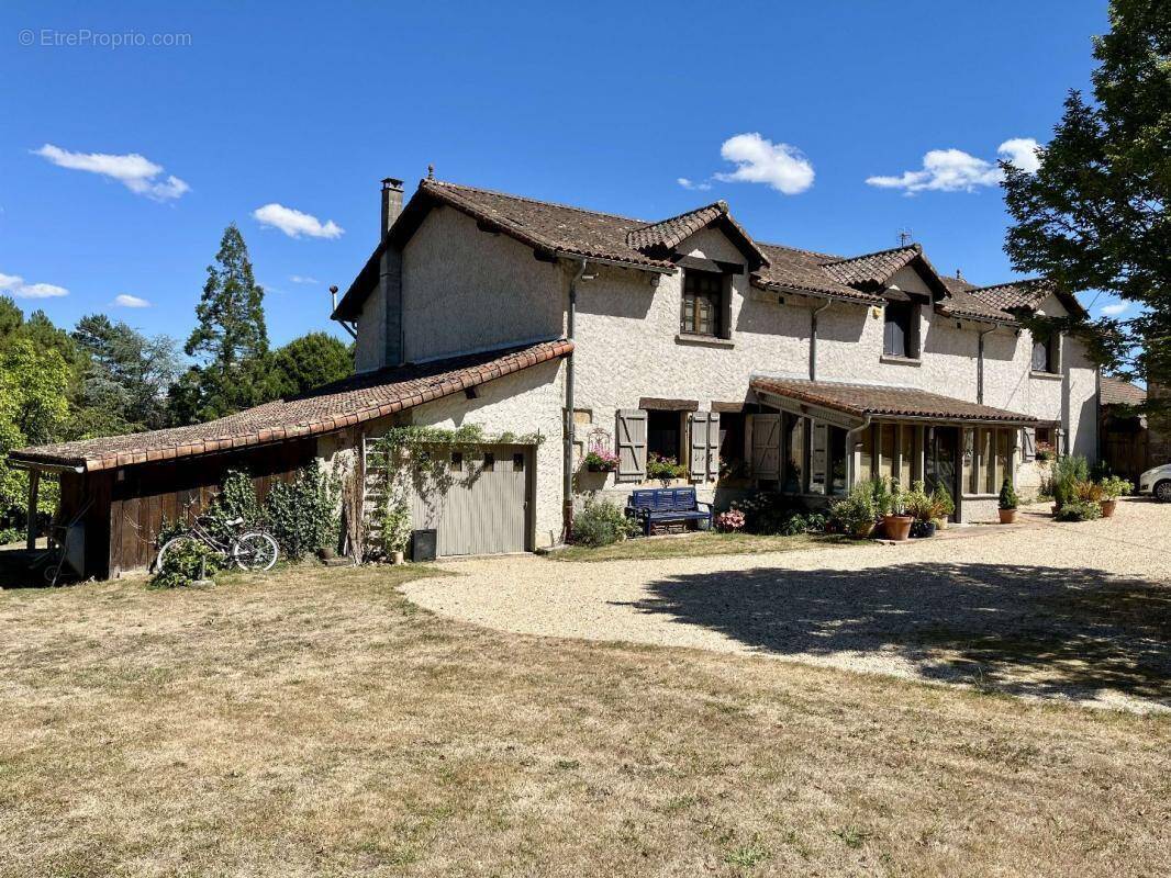 Maison à AVAILLES-LIMOUZINE