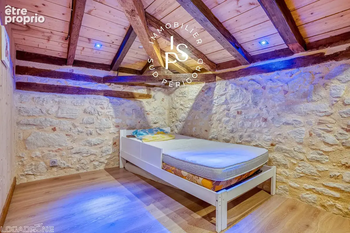 Maison en pierre  entiérement rénovée du 19e siècle avec dépendance entre Cancon et Villeréal. - photo 13