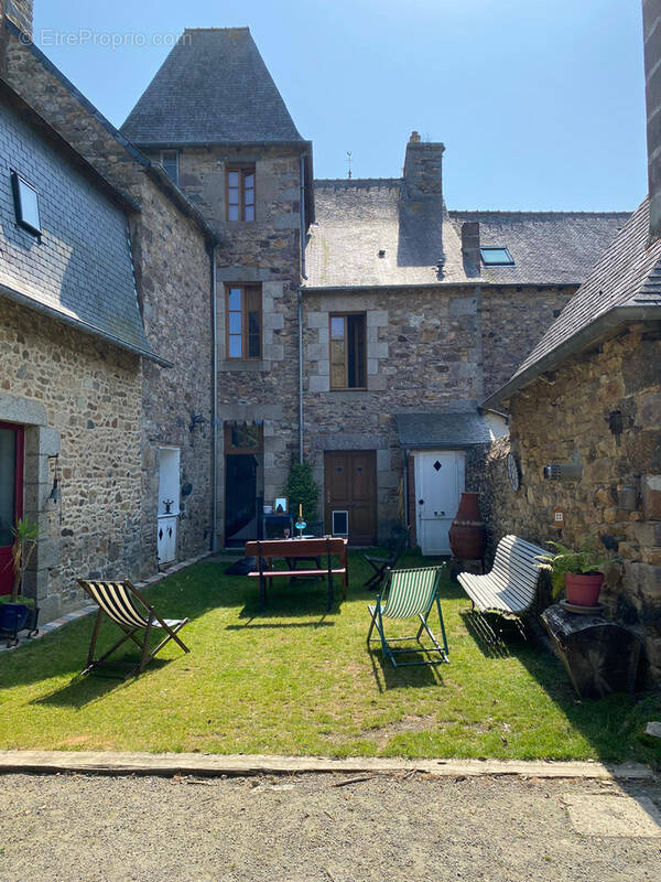 Maison à LANVOLLON