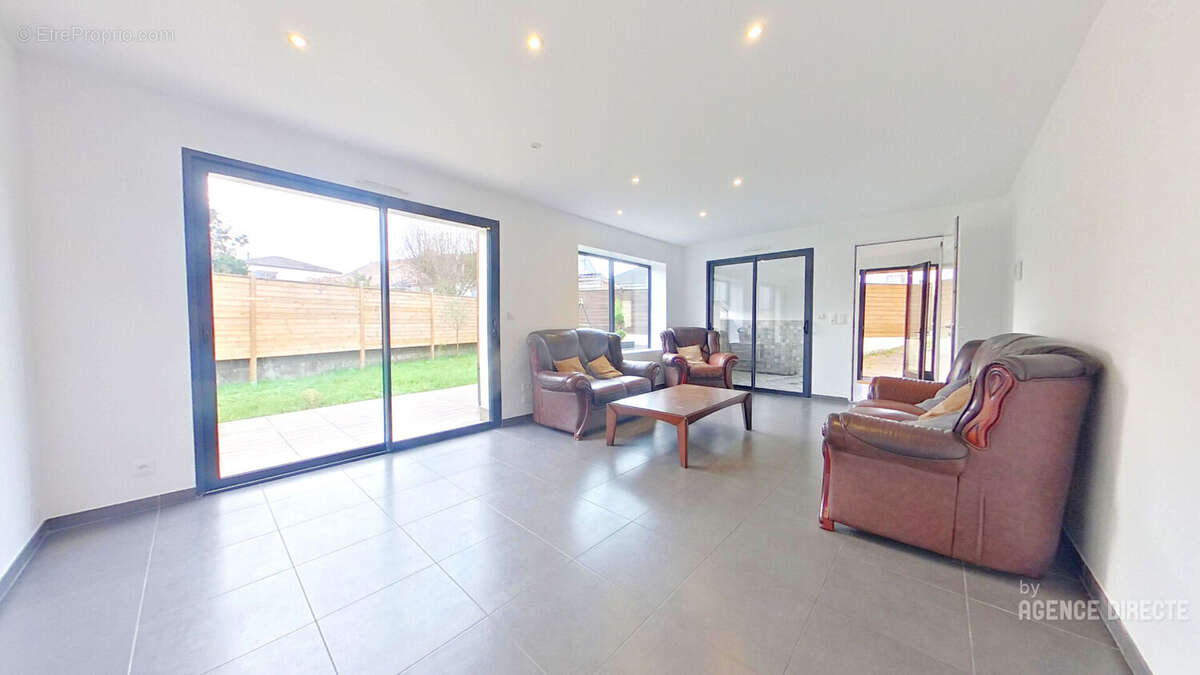 Maison à SAINT-SEBASTIEN-SUR-LOIRE