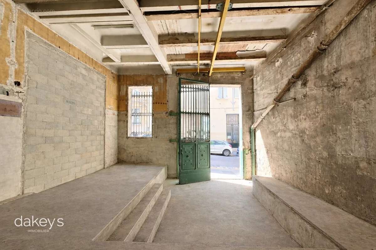 Commerce à MARSEILLE-6E
