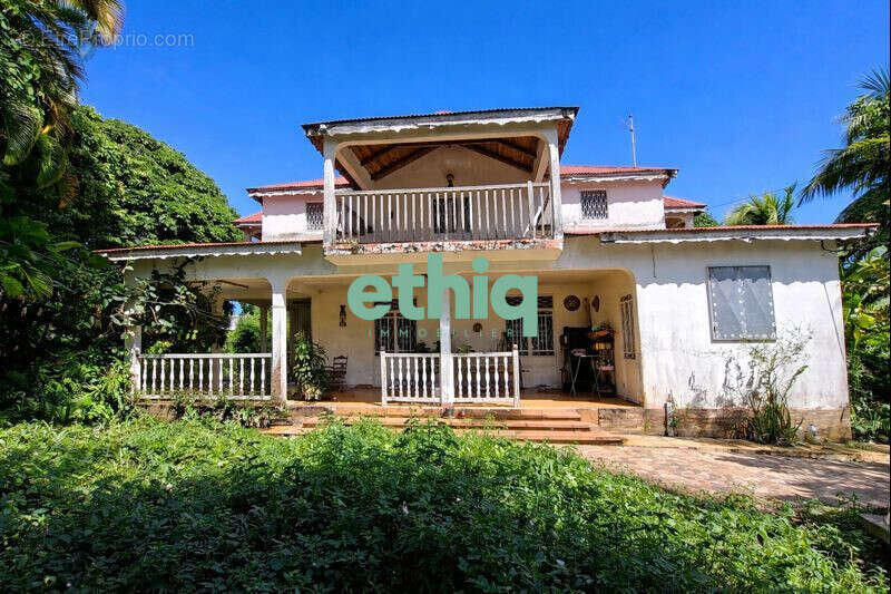 Maison à CAPESTERRE-BELLE-EAU