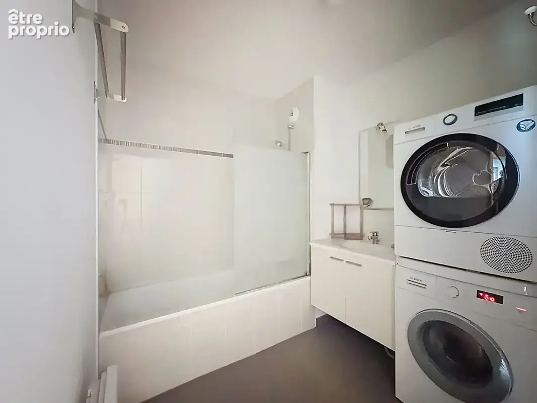 SAINT BARTHELEMY D'ANJOU -  Opportunité pour Investissement locatif ou Résidence principale - Lumineux T3 avec balcon garage - photo 5