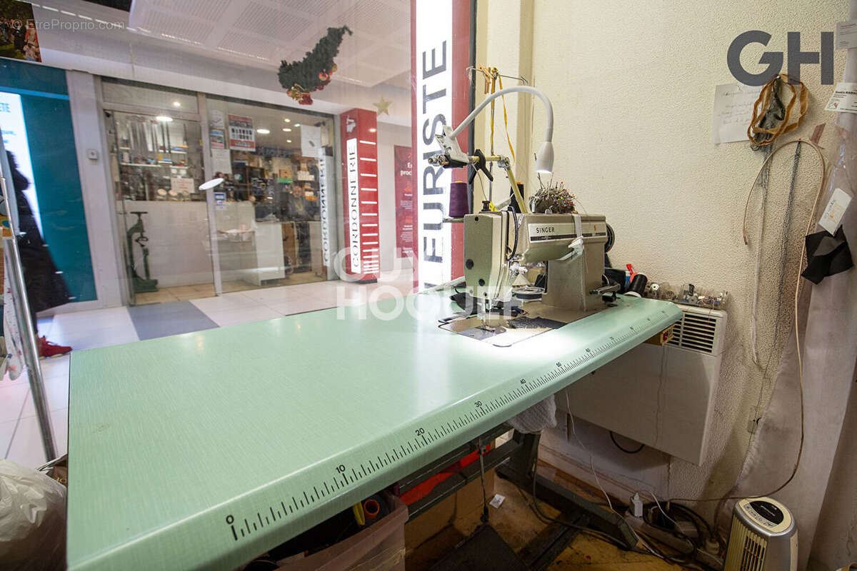 Commerce à SAINT-PIERRE-DU-PERRAY