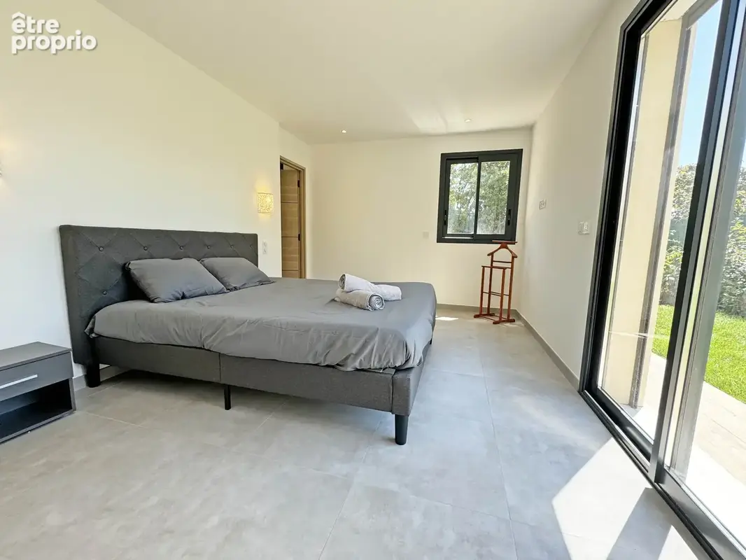 Vence - Villa contemporaine de 225 m2 avec vue mer - photo 9