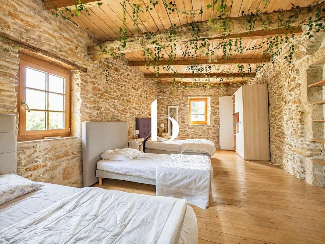 Maison à SAINT-VICTOR-LA-COSTE