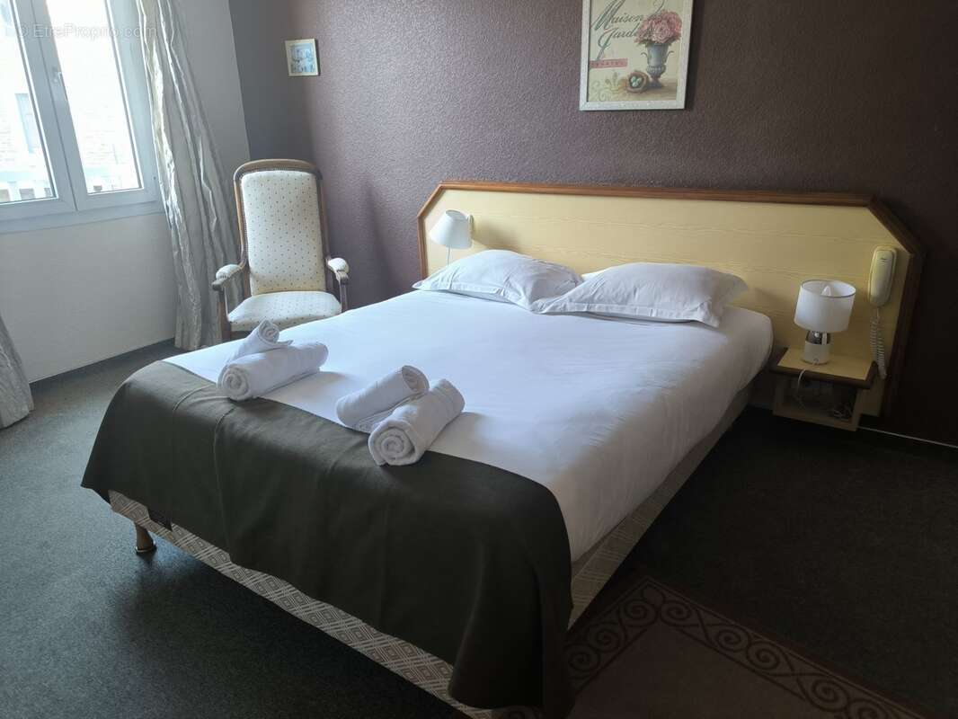 Murs d'un hôtel-restaurant à vendre UZERCHE (19) - photo 4