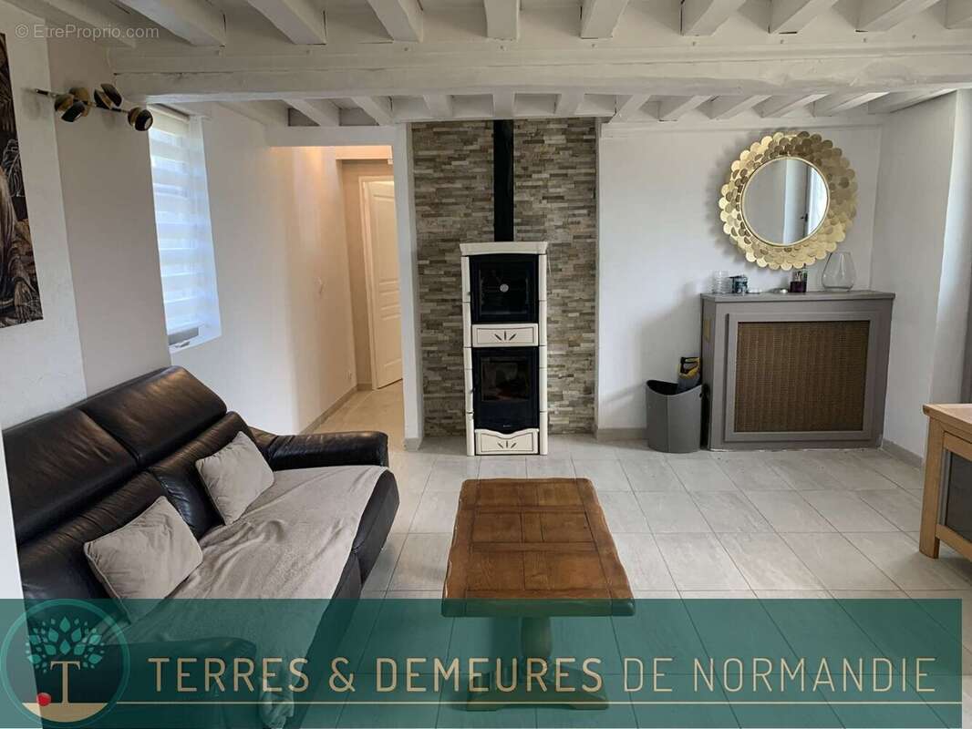 Région VIMOUTIERS (ORNE) Maison en colombages au sein d'un village - photo 12