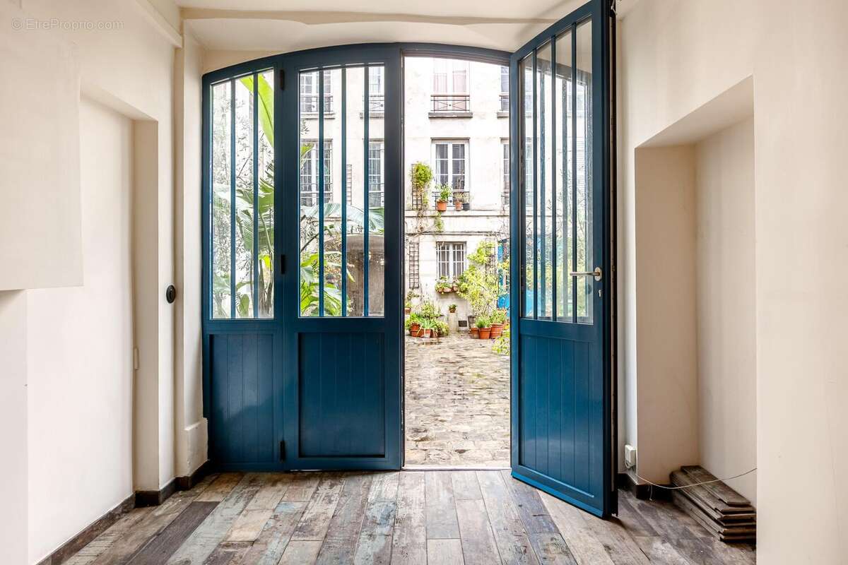 Photo 2 - Commerce à PARIS-2E