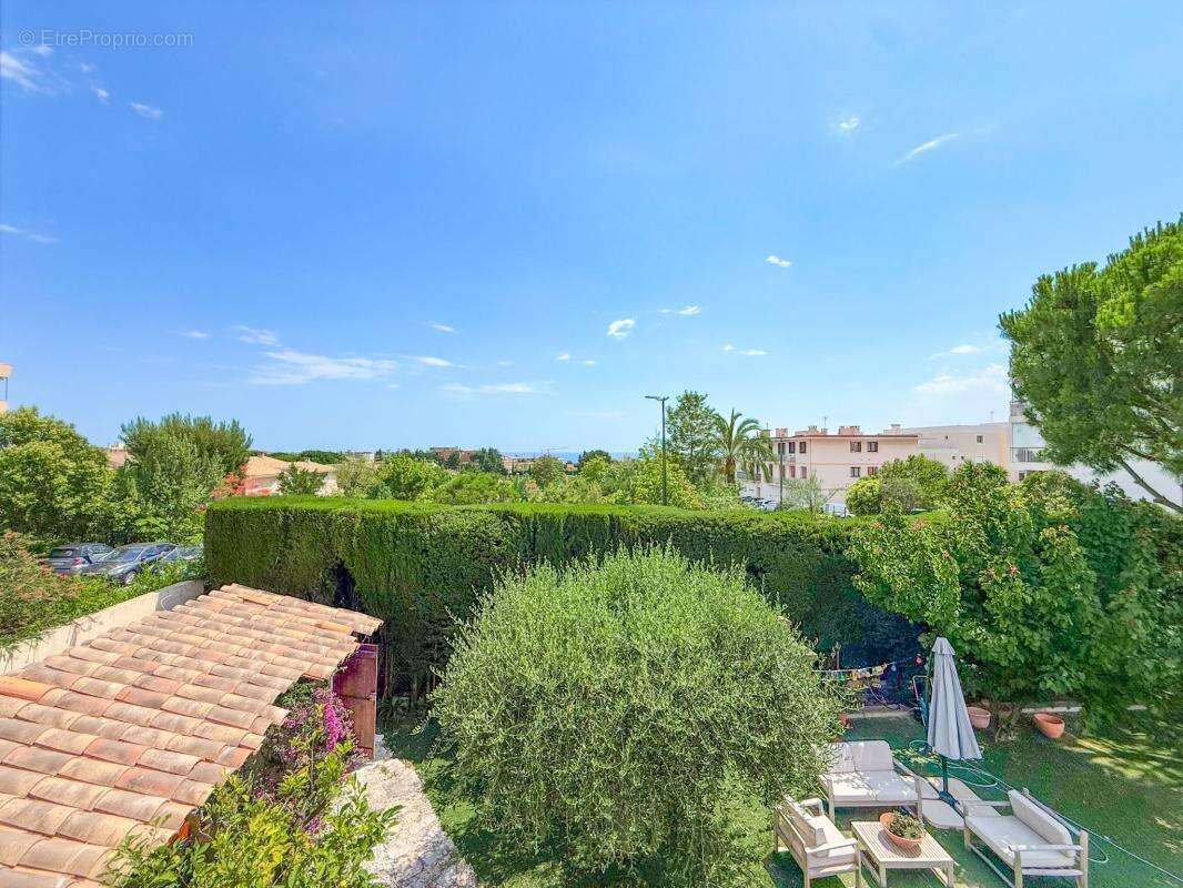 Appartement à SAINT-LAURENT-DU-VAR
