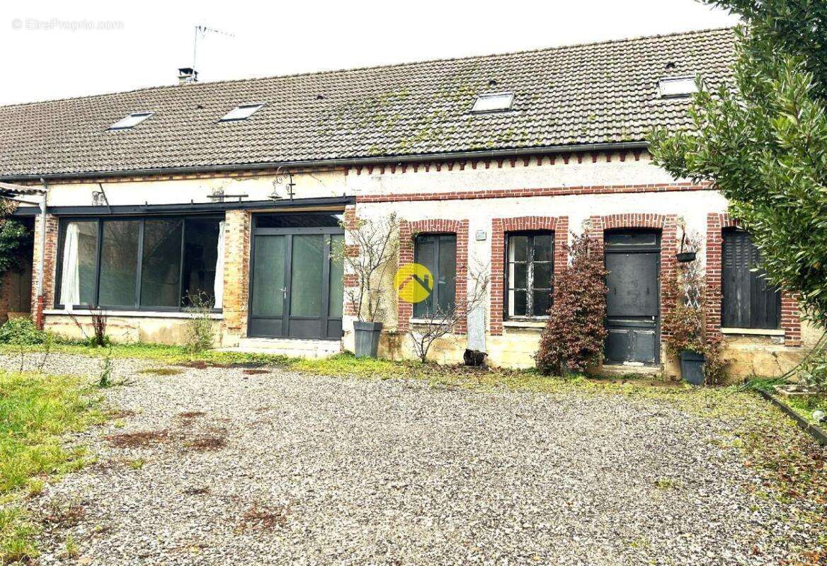 Maison à EGRISELLES-LE-BOCAGE