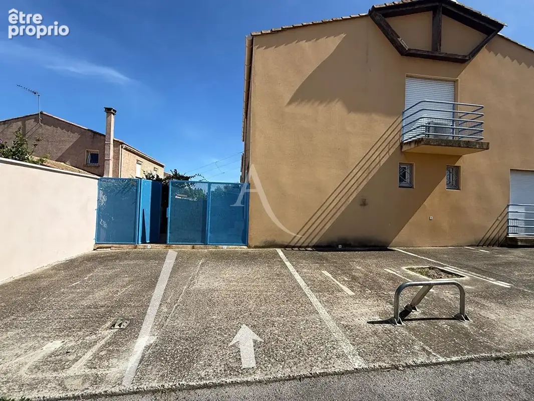 MEZE, place de Parking privée - photo 2
