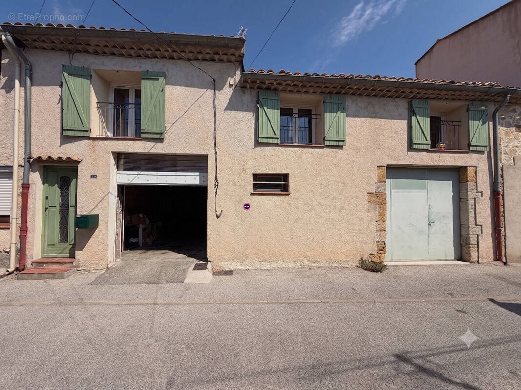 SAINTE ANASTASIE Maison de village 4 pièces avec grand garage - photo 1