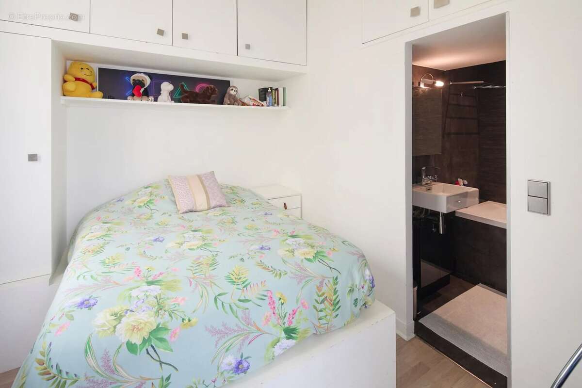 Appartement à PARIS-7E