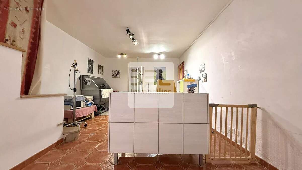 Commerce à SAINT-QUENTIN-LA-POTERIE