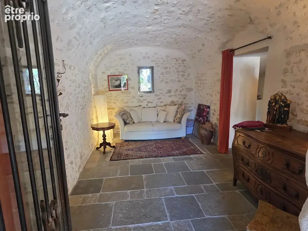 Bastide en pierres sur terrain de 8800 m² - photo 7