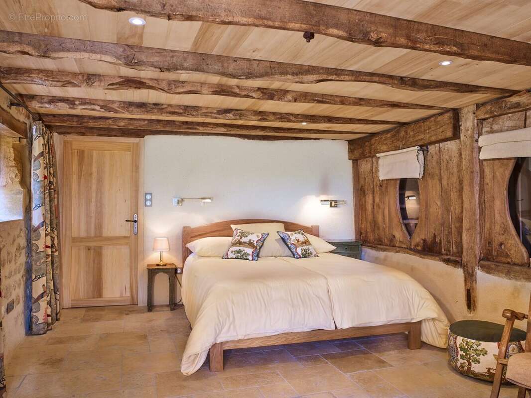 Maison à MONTAGNAC-LA-CREMPSE