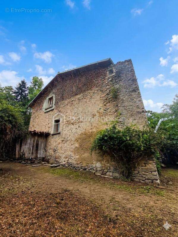 Charme et quiétude à Molocazal : Maison avec grand terrain au bord de la rivière - photo 2