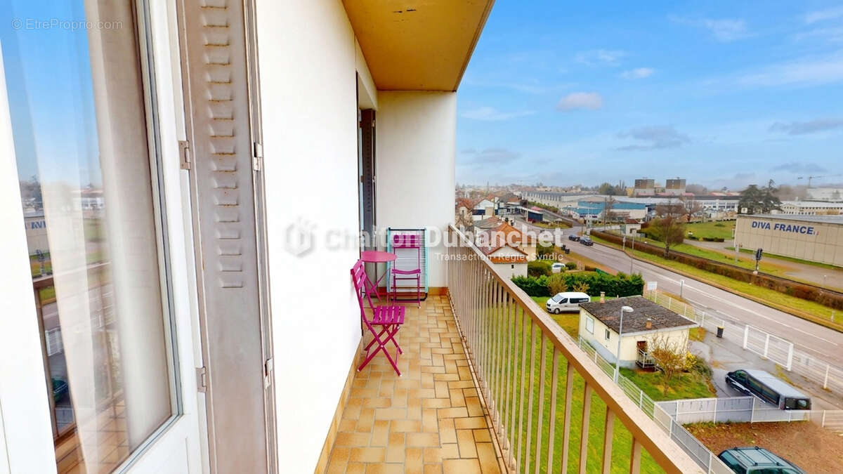 Appartement à LE COTEAU