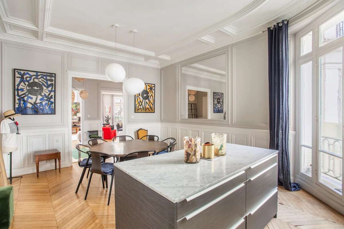 Appartement à PARIS-16E