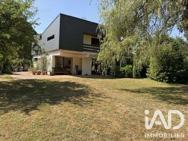 Maison 184 m² à Saint-Sauveur-Sur-Ecole  - photo 2