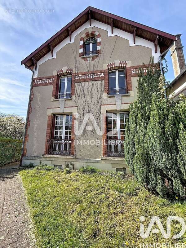 Maison 145 m² à Vienne-Le-Chateau  - photo 3