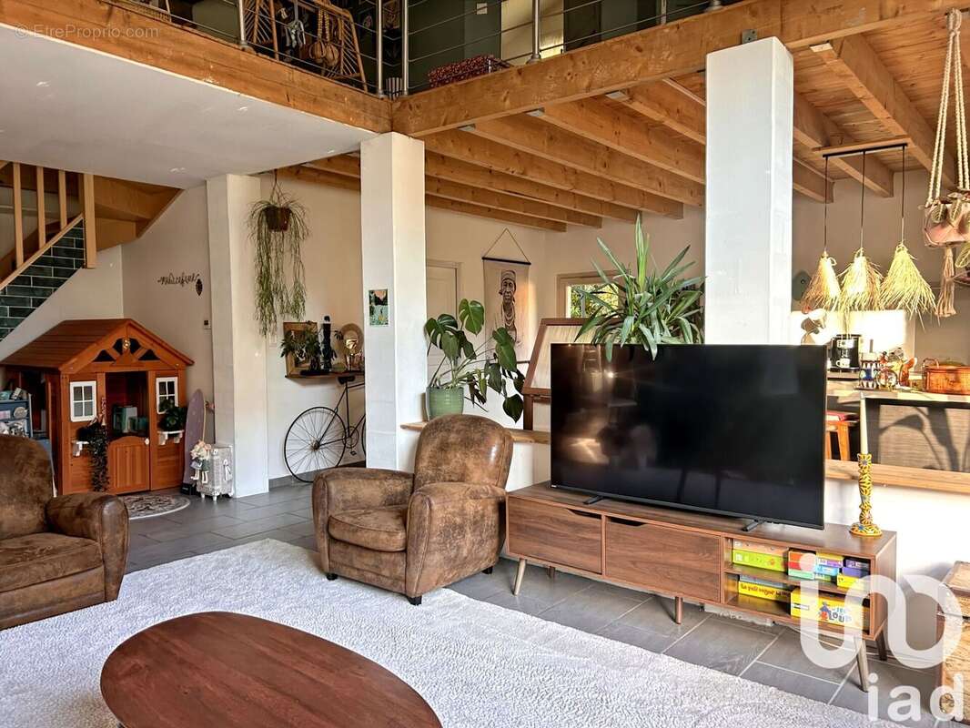 Maison 217 m² à Menesplet  - photo 4
