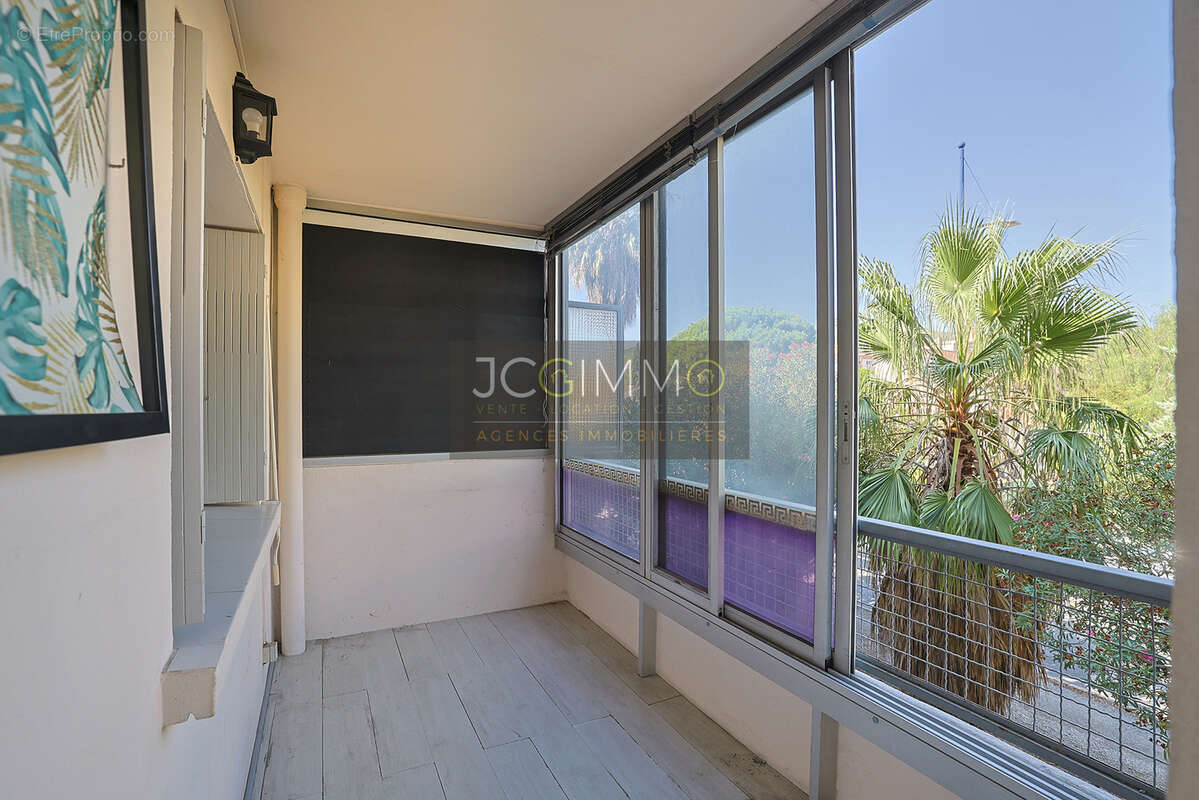 Hyeres (olbius riquier) - appartement t4 - loggia - cave - parking - photo 5