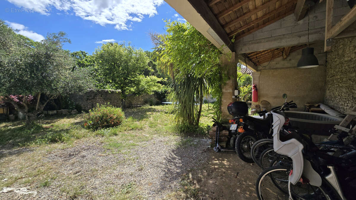 Maison à CAVEIRAC