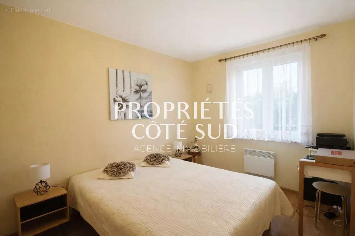 Maison à LAUDUN-L'ARDOISE