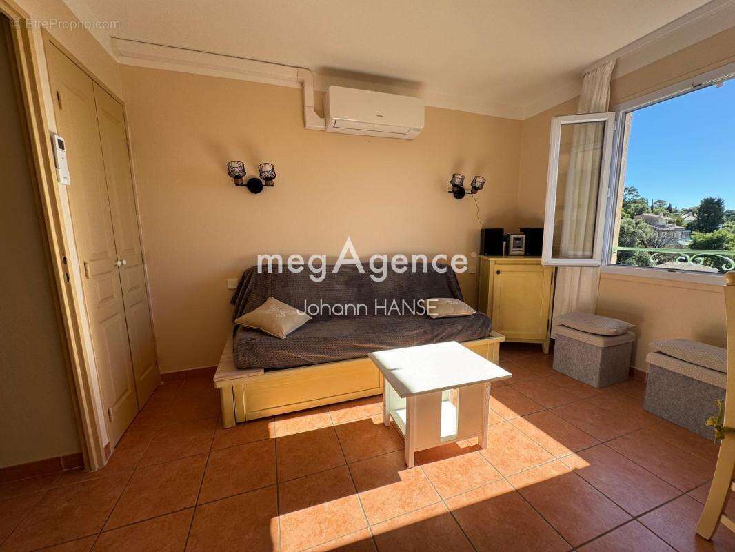 Appartement à ROQUEBRUNE-SUR-ARGENS