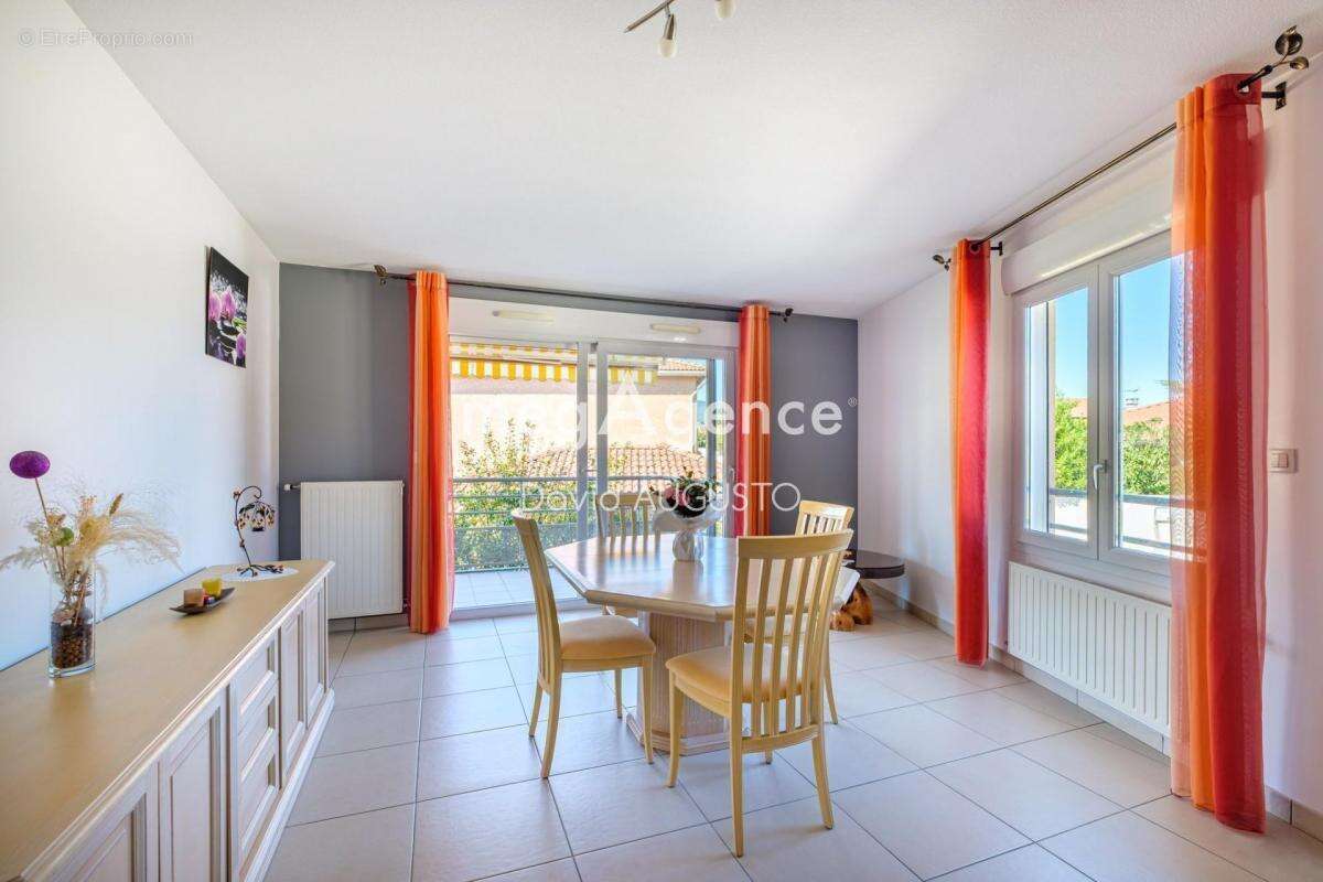 Appartement à GREZIEU-LA-VARENNE